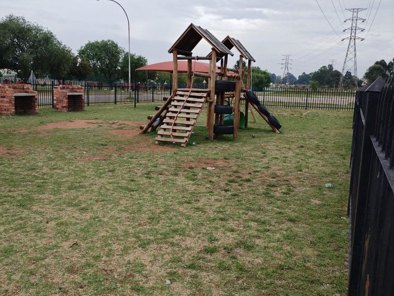 Bachelor Flat Available For Rent In Crystal Park - Photo 10