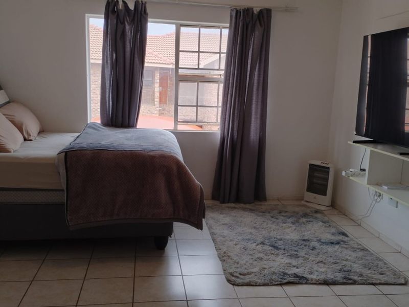 Bachelor Flat Available For Rent In Crystal Park - Photo 4