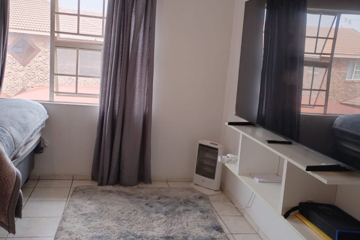 Bachelor Flat Available For Rent In Crystal Park - Photo 5