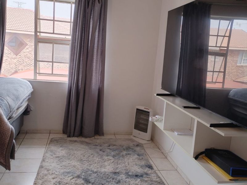 Bachelor Flat Available For Rent In Crystal Park - Photo 5