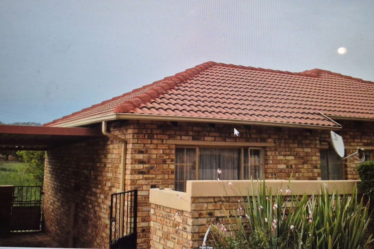 Priced to Sell – Secure 2-Bedroom Townhouse in Wilgeheuwel - Photo 2