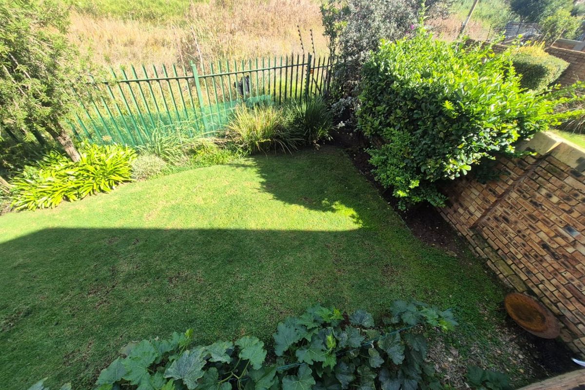 Priced to Sell – Secure 2-Bedroom Townhouse in Wilgeheuwel - Photo 2