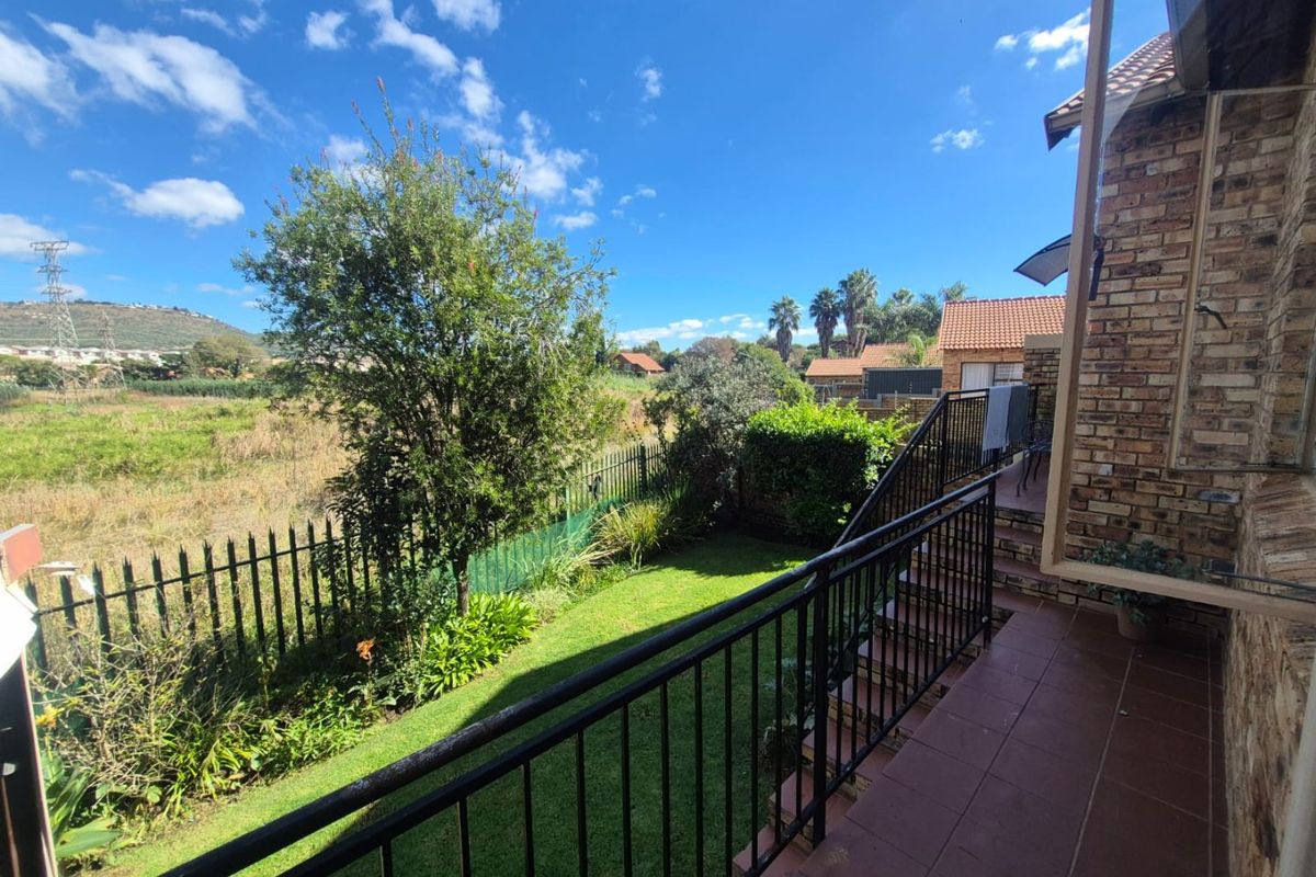 Priced to Sell – Secure 2-Bedroom Townhouse in Wilgeheuwel - Photo 4