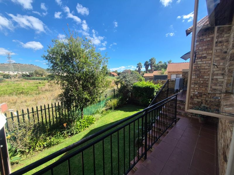 Priced to Sell – Secure 2-Bedroom Townhouse in Wilgeheuwel - Photo 4