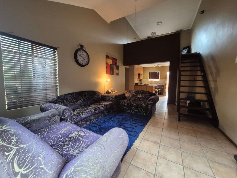 PRICED TO GO / URGENT SALE  3-Bedroom Home in Secure, Well-Maintained Complex - Photo 6