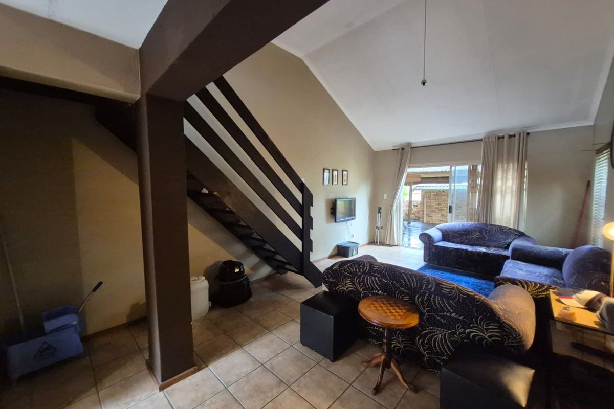 PRICED TO GO / URGENT SALE  3-Bedroom Home in Secure, Well-Maintained Complex - Photo 5