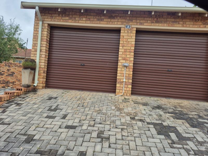 URGENT SALE  3-Bedroom Home in Secure, Well-Maintained Complex - Photo 4