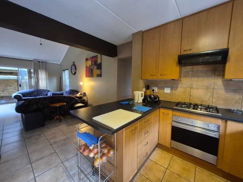 URGENT SALE  3-Bedroom Home in Secure, Well-Maintained Complex - Photo 1