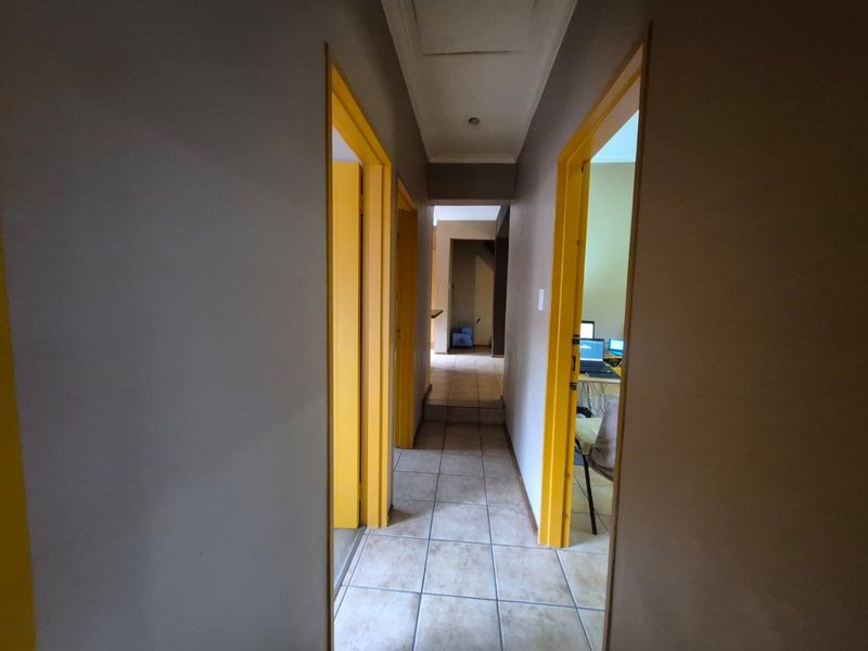 URGENT SALE  3-Bedroom Home in Secure, Well-Maintained Complex - Photo 10