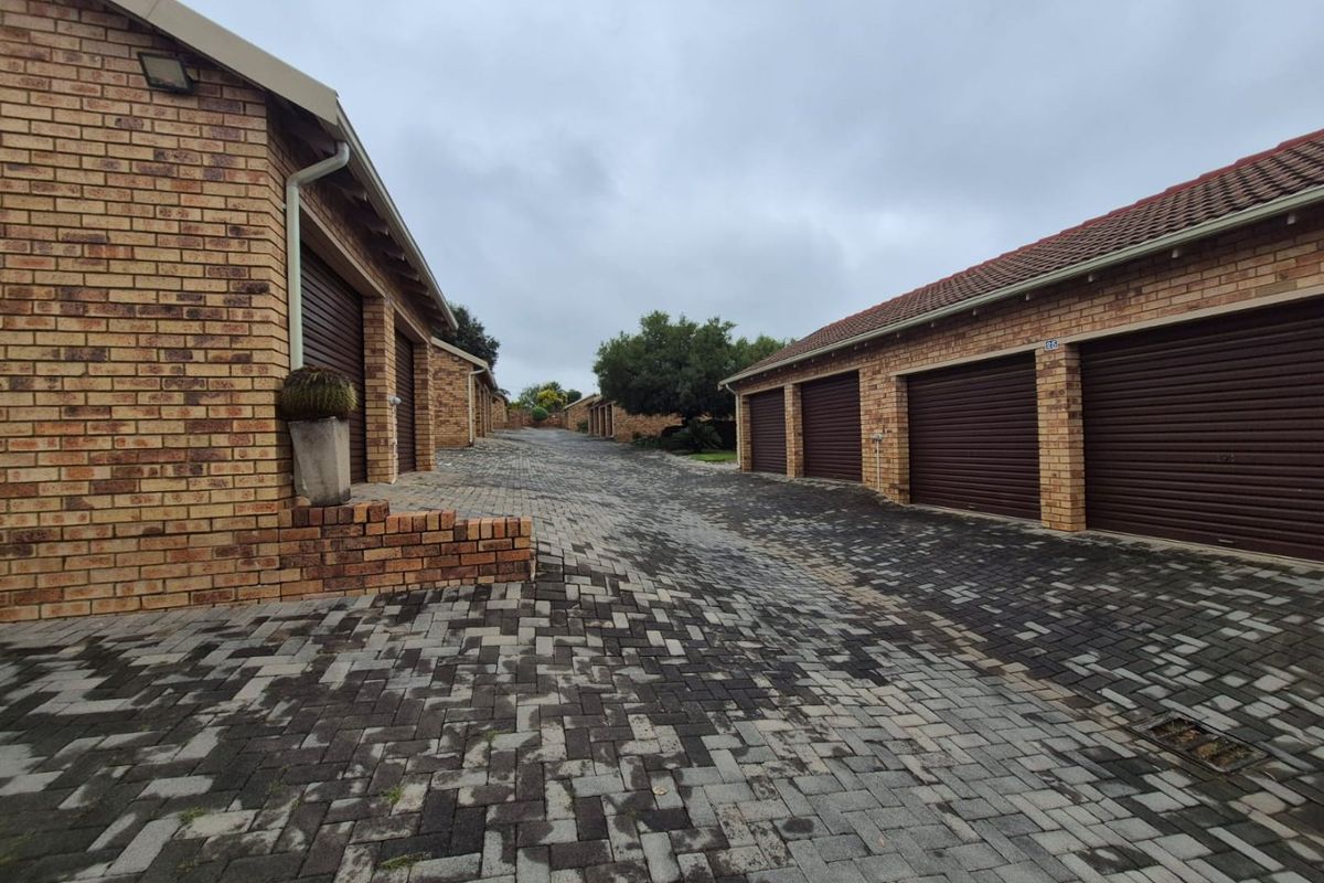 URGENT SALE  3-Bedroom Home in Secure, Well-Maintained Complex - Photo 5