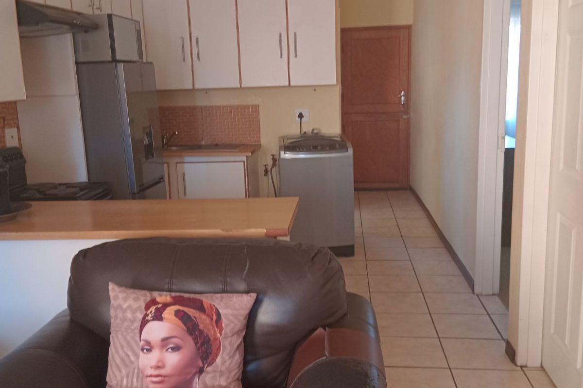 ""Cradock's Best Kept Secret: 2-Bedroom Townhouse for Sale"" - Photo 5