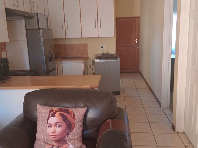 ""Cradock's Best Kept Secret: 2-Bedroom Townhouse for Sale"" - Photo 5