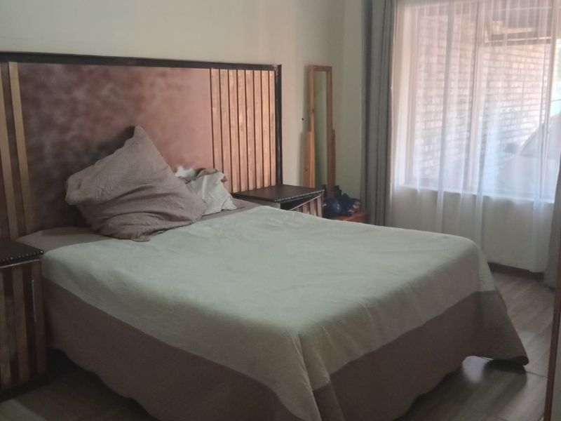 ""Cradock's Best Kept Secret: 2-Bedroom Townhouse for Sale"" - Photo 9