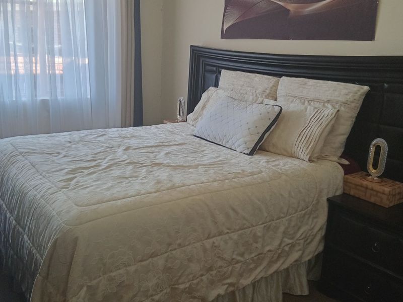 ""Cradock's Best Kept Secret: 2-Bedroom Townhouse for Sale"" - Photo 6