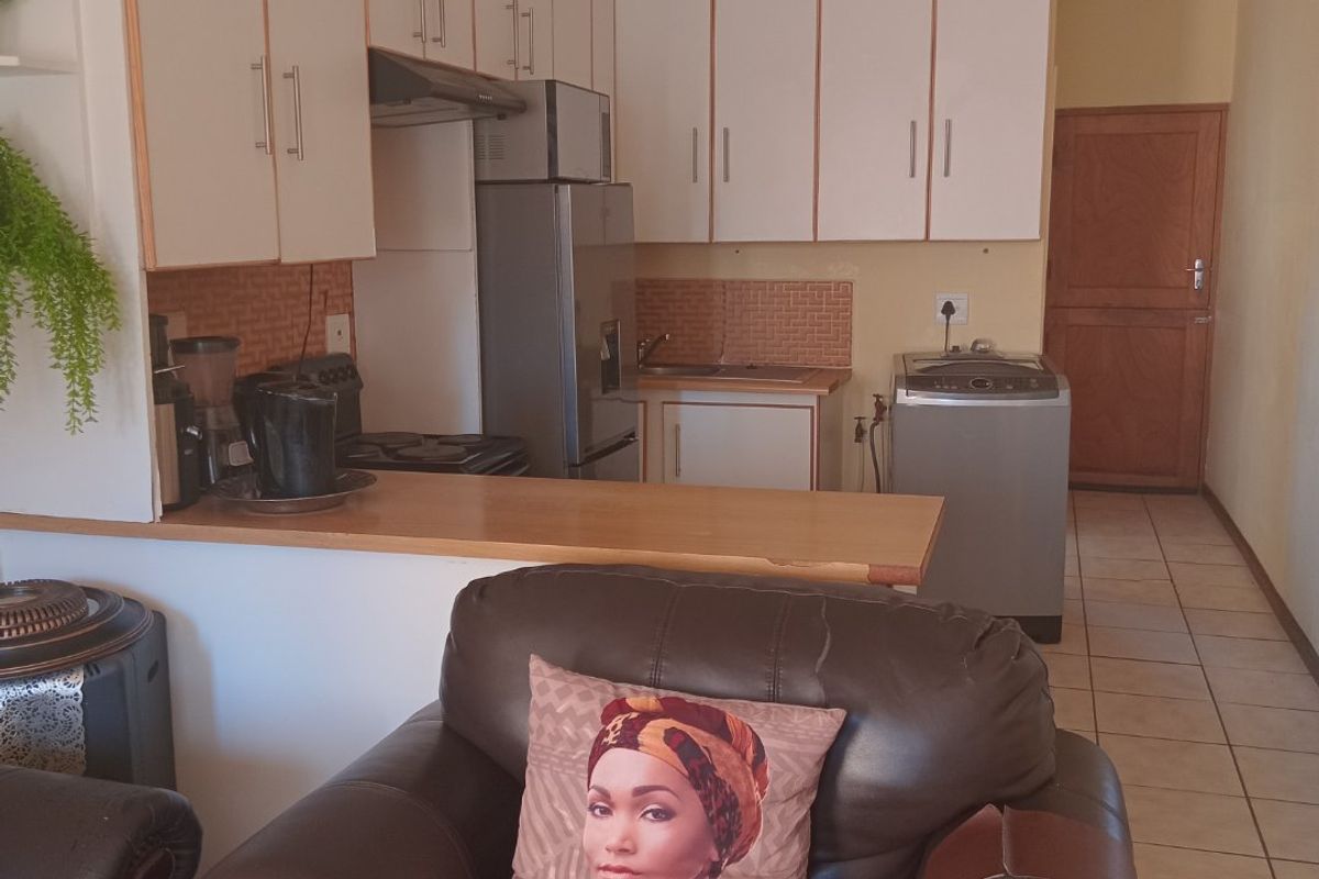 ""Cradock's Best Kept Secret: 2-Bedroom Townhouse for Sale"" - Photo 4