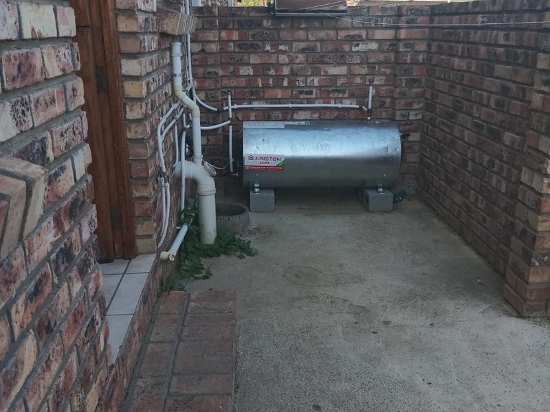 ""Cradock's Best Kept Secret: 2-Bedroom Townhouse for Sale"" - Photo 3