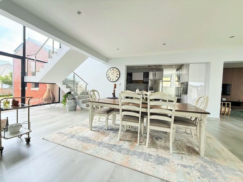 Walk into Comfort, Style and Peace of Mind ................. - Photo 5