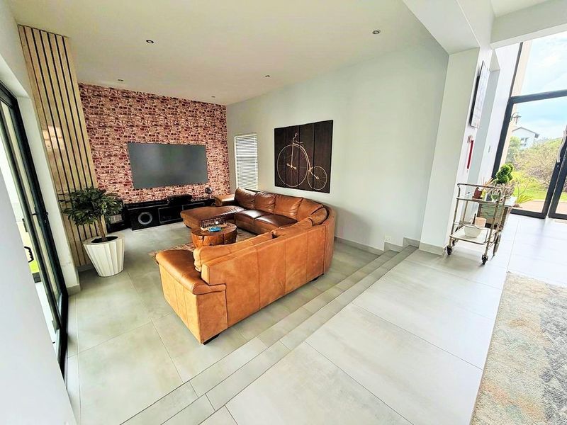 Walk into Comfort, Style and Peace of Mind ................. - Photo 4