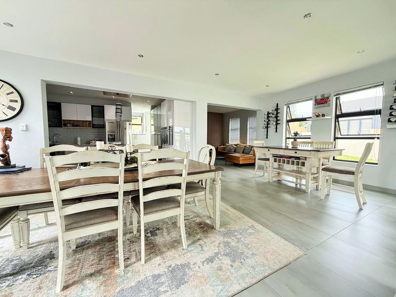 Walk into Comfort, Style and Peace of Mind ................. - Photo 7