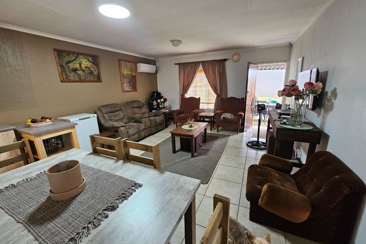 2 Bedroom Townhouse for Sale in Clubview Centurion - Photo 2