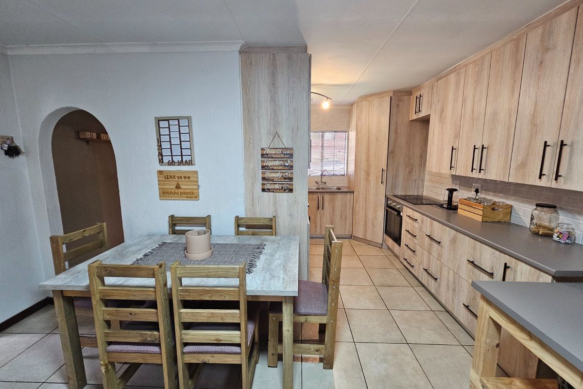 2 Bedroom Townhouse for Sale in Clubview Centurion - Photo 3