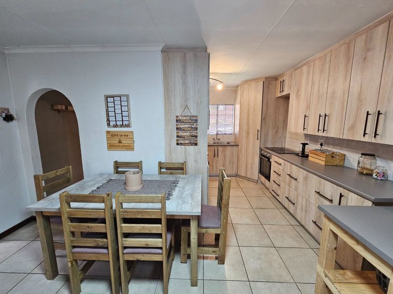 2 Bedroom Townhouse for Sale in Clubview Centurion - Photo 3