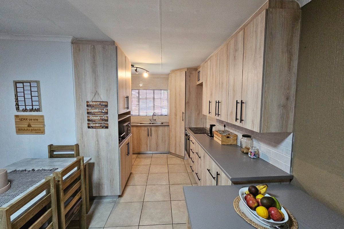 2 Bedroom Townhouse for Sale in Clubview Centurion - Photo 4