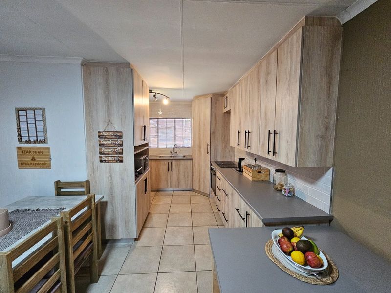 2 Bedroom Townhouse for Sale in Clubview Centurion - Photo 4