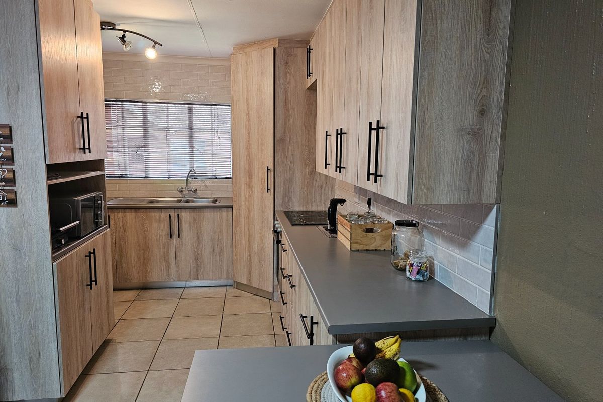 2 Bedroom Townhouse for Sale in Clubview Centurion - Photo 5
