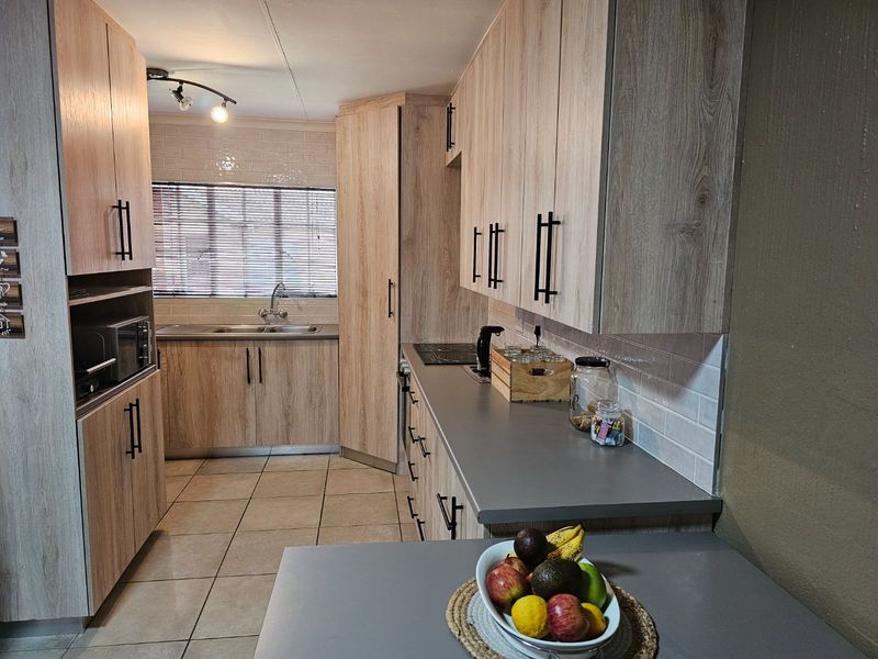 2 Bedroom Townhouse for Sale in Clubview Centurion - Photo 5