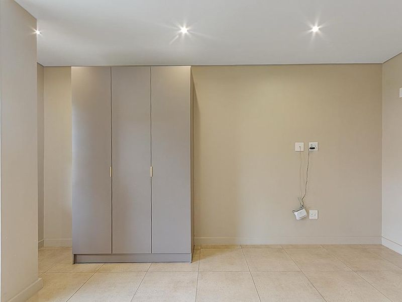 Modern Unfurnished Studio Apartment  - Photo 6