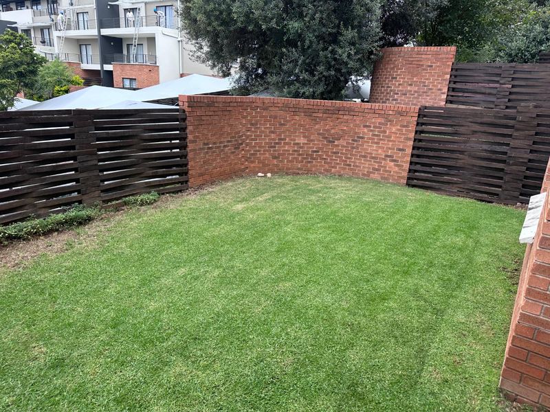 Spacious 3 Bedroom Ground Floor Apartment  - Photo 4