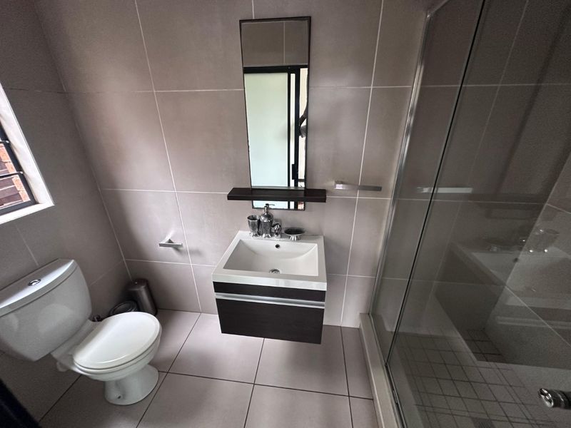 Spacious 3 Bedroom Ground Floor Apartment  - Photo 7