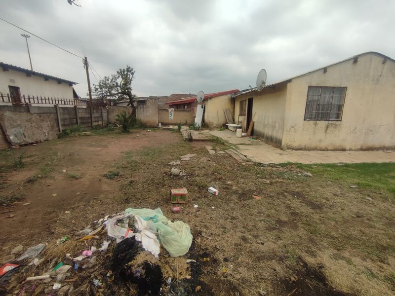 HOUSE FOR SALE IN TSAKANE  - Photo 3