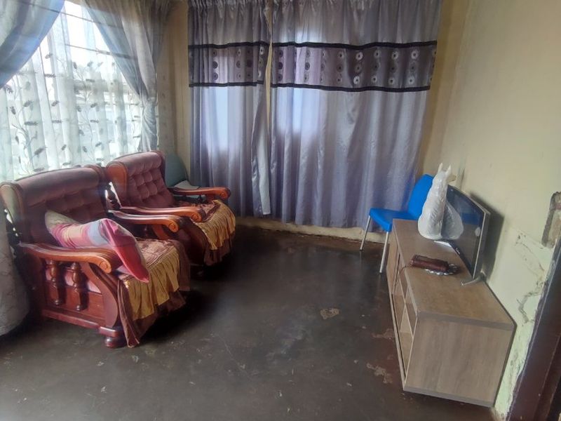 HOUSE FOR SALE IN TSAKANE  - Photo 9