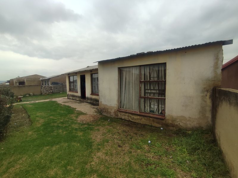 HOUSE FOR SALE IN TSAKANE  - Photo 8