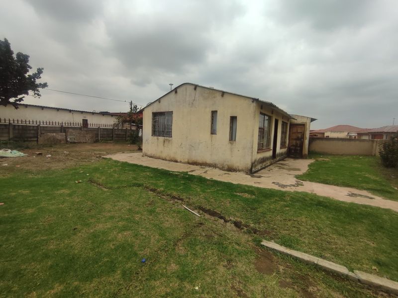 HOUSE FOR SALE IN TSAKANE  - Photo 6