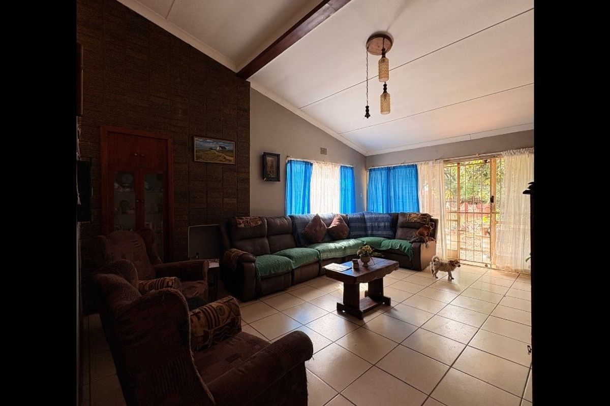 Spacious 3-Bedroom Home with Flatlet in Meringspark - Photo 5