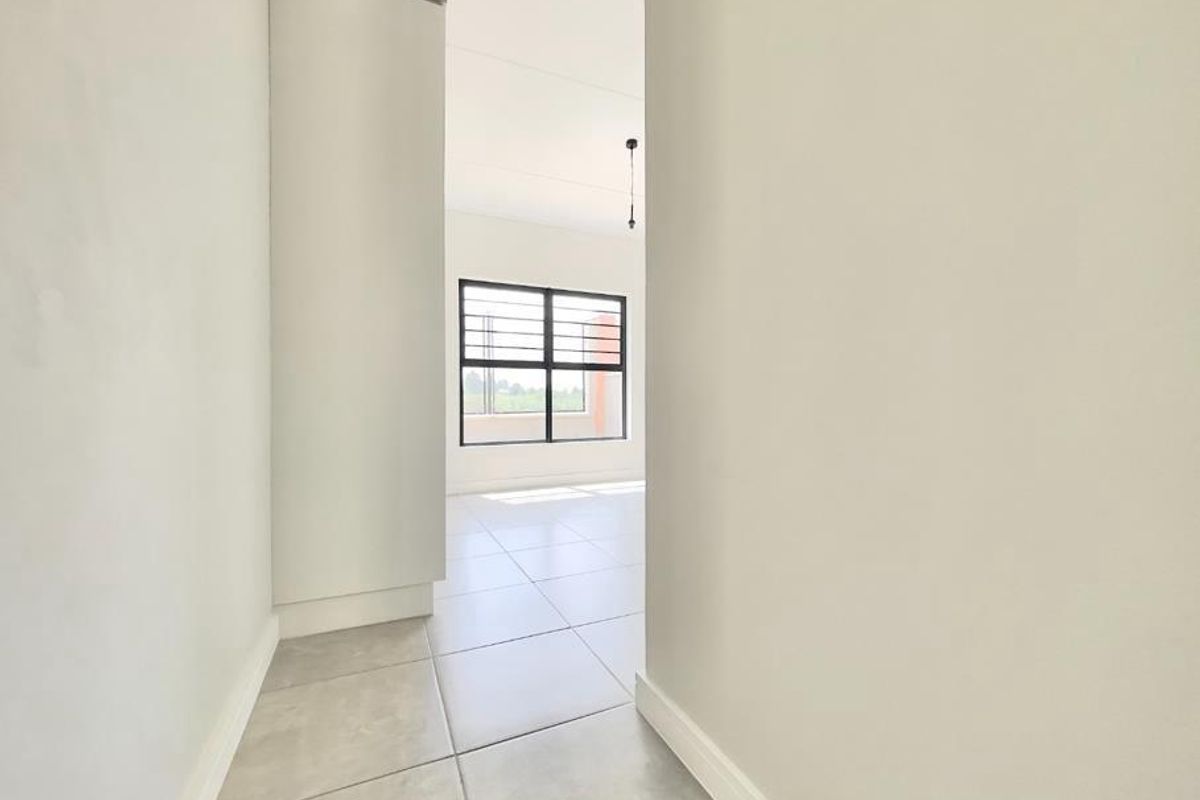 Modern 3-Bedroom Ground Apartment for Rental in Waterfall. - Photo 5