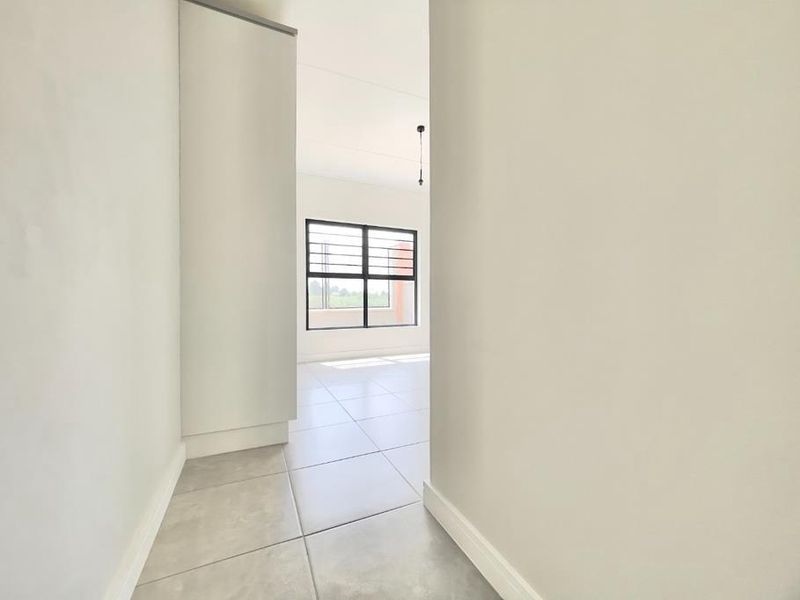 Modern 3-Bedroom Ground Apartment for Rental in Waterfall. - Photo 5