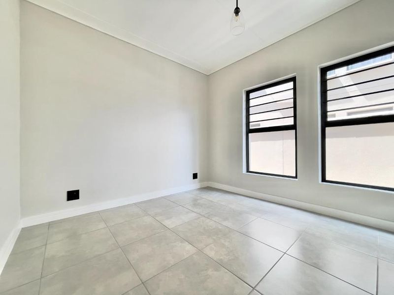 Modern 3-Bedroom Ground Apartment for Rental in Waterfall. - Photo 10