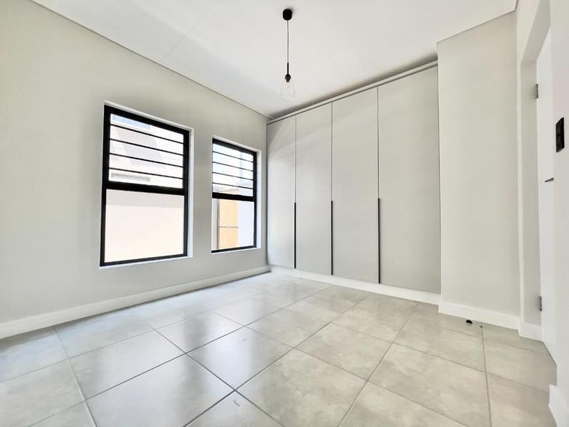 Modern 3-Bedroom Ground Apartment for Rental in Waterfall. - Photo 9