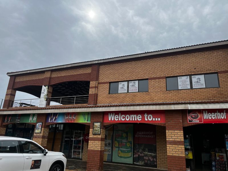 Neat Commercial Property To Rent  Stunning Balcony Views - Photo 2