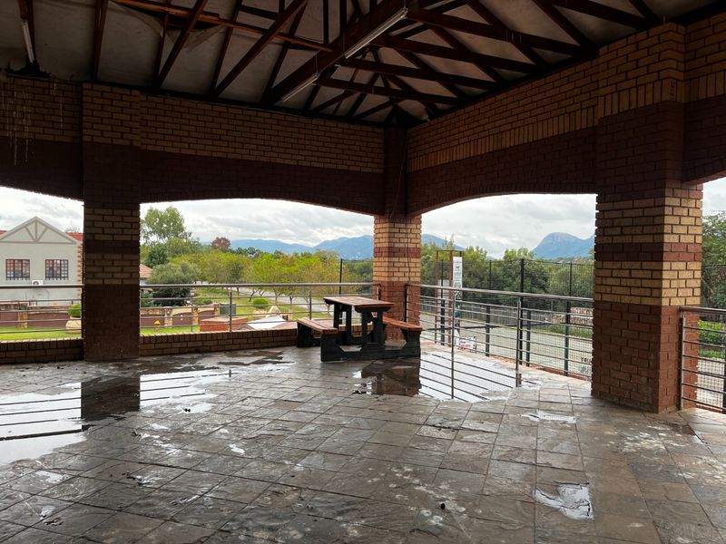 Neat Commercial Property To Rent  Stunning Balcony Views - Photo 10