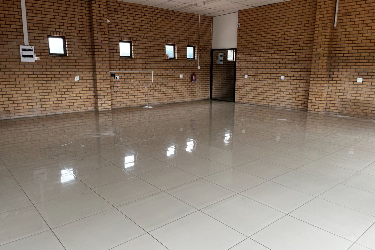 Neat Commercial Property To Rent  Stunning Balcony Views - Photo 4