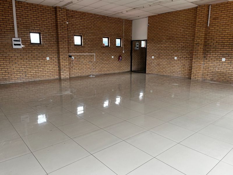 Neat Commercial Property To Rent  Stunning Balcony Views - Photo 4