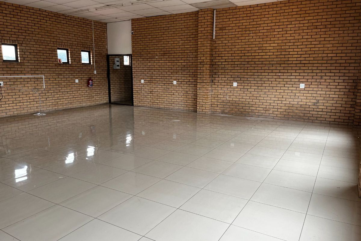 Neat Commercial Property To Rent  Stunning Balcony Views - Photo 3