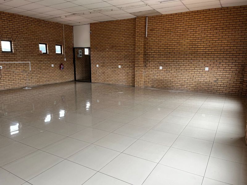 Neat Commercial Property To Rent  Stunning Balcony Views - Photo 3