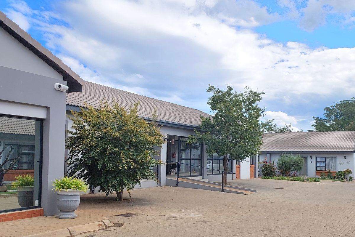 Secure, Serene Living for the Over 50s in Hartbeespoort - Photo 2