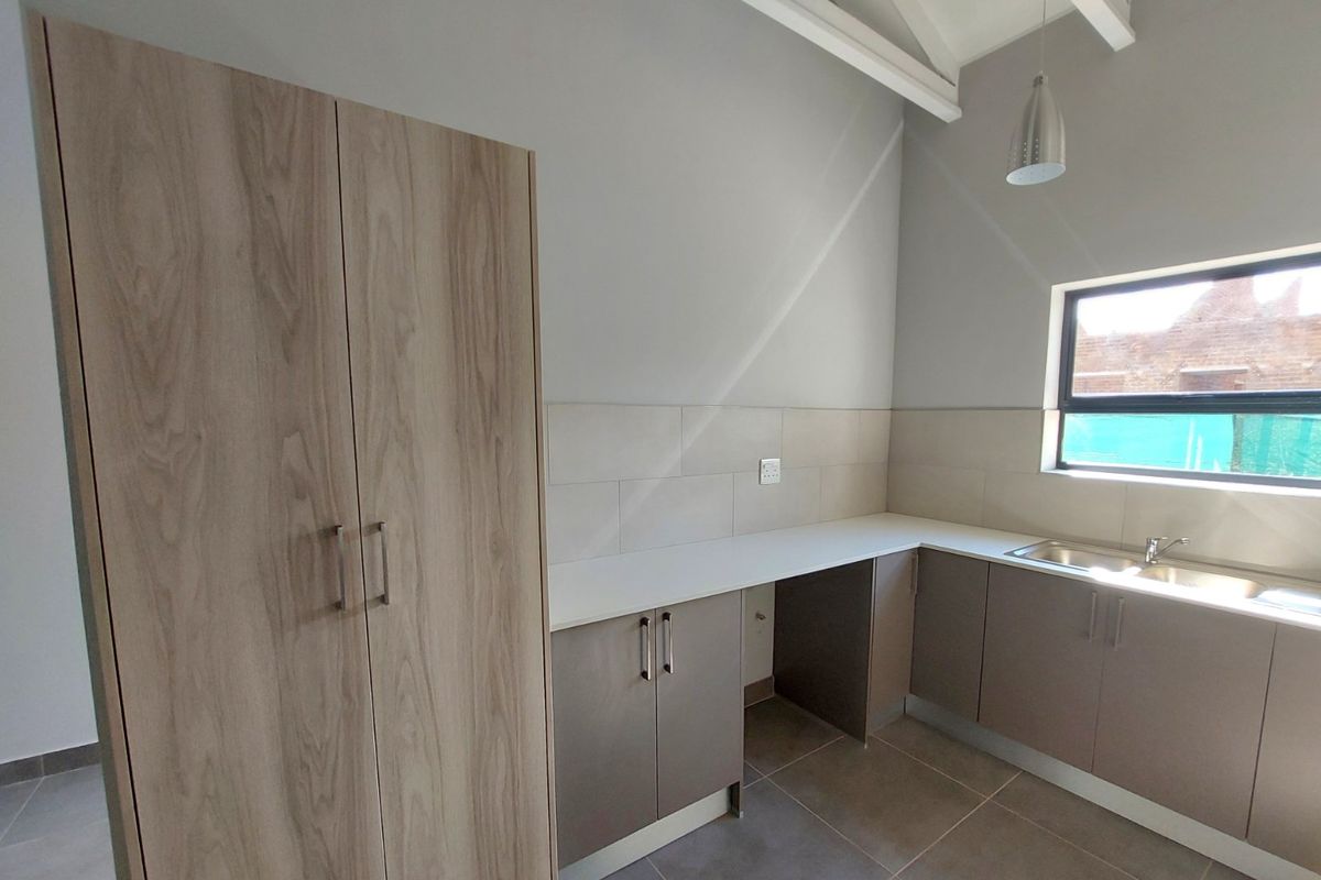Secure, Serene Living for the Over 50s in Hartbeespoort - Photo 5